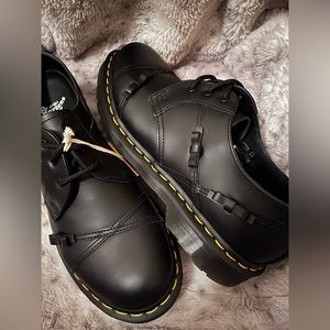 DR. MARTENS 1461 BOW SMOOTH LEATHER OXFORD SHOES MSRP$170 Unique Detail